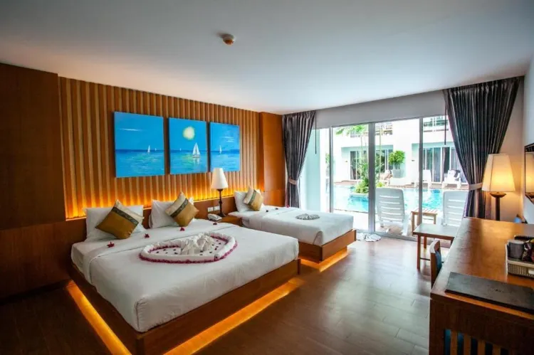 ห้องพักได้ 3 คนดีลักซ์เชื่อมกับสระว่ายน้ำ