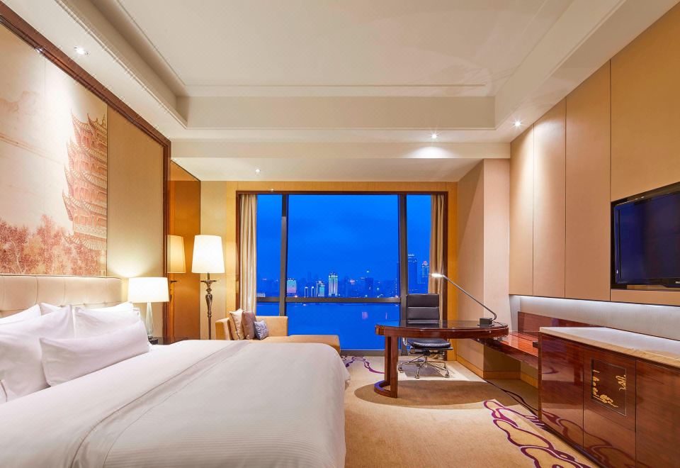 行政江景大床房「長江之畔，180°盡覽兩江四岸流光溢彩」