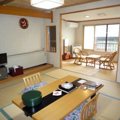 [Main Building: Japanese-Style Room] Relaxing Japanese-Style Room 8-14 Tatami Mats With Toilet [Japanese Room] [Non-Smoking] 稲垣温泉ホテル花月亭 クーポン