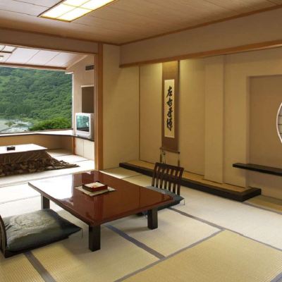 帶浴室的角落日式房間・47平米【川音・渓谷景觀】 蘆之牧溫泉丸峰日式飯店本館優惠