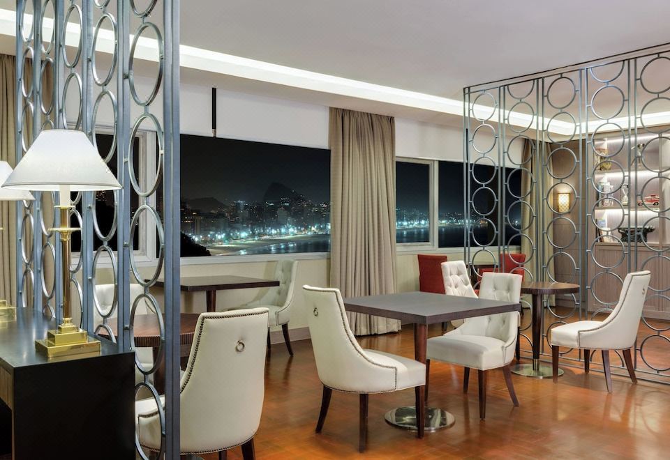 海滨行政特大床套房（可进入俱乐部休息室）