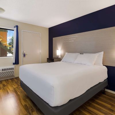 Standard Queen Room-Non-Smoking Springtown Inn Promo Code