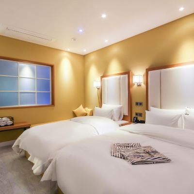 Deluxe Twin Room Brooks Hotel Promo Code