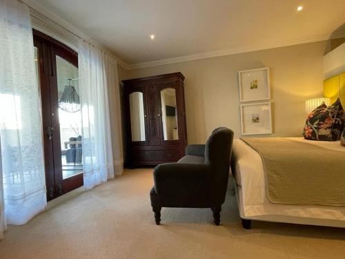 泳池景奢华特大床间或双床间