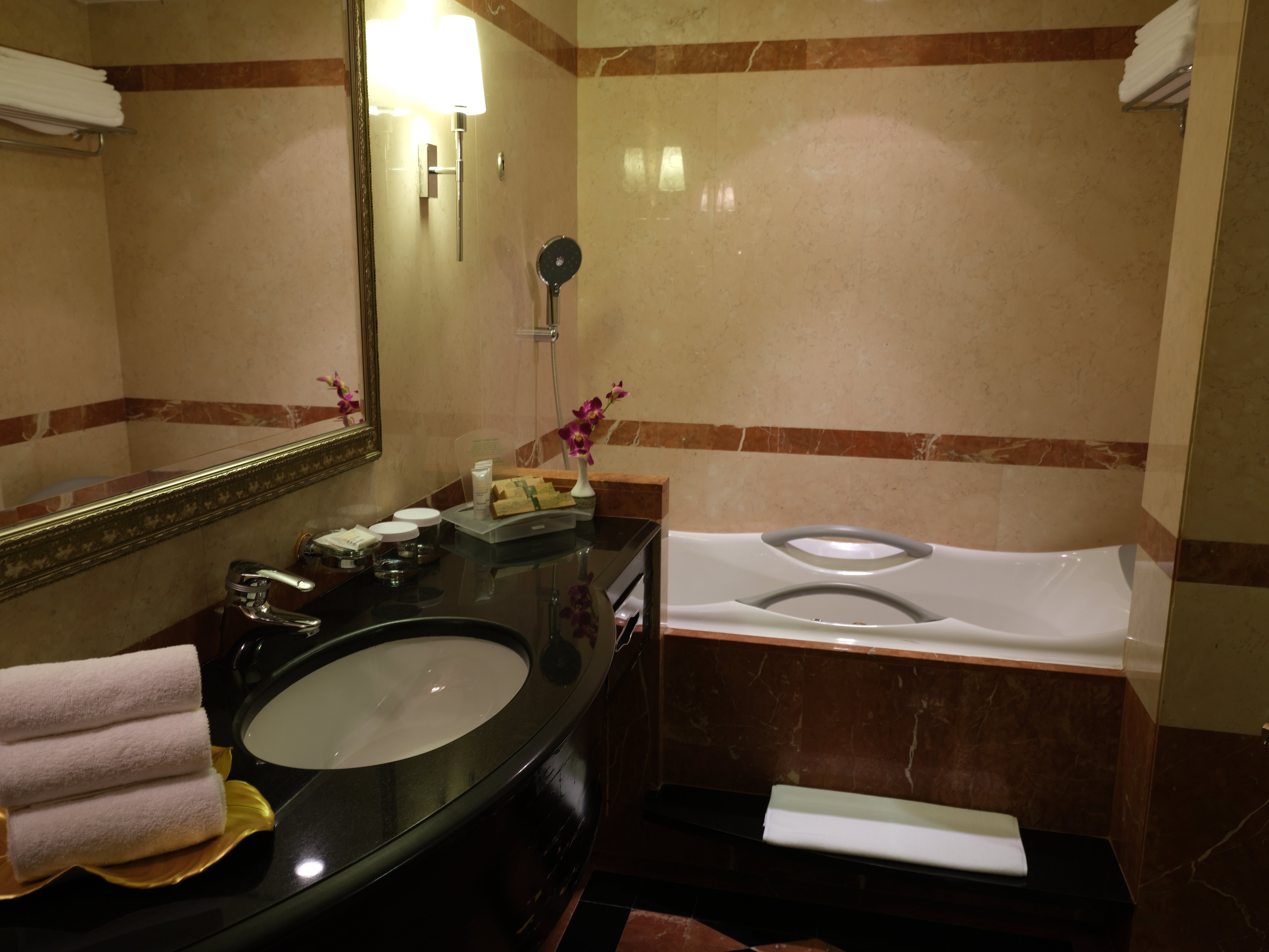 一卧室特大床套房 - 带厨房