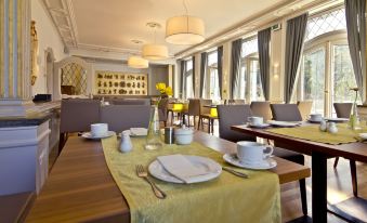 Hotel Waldsee - Housity