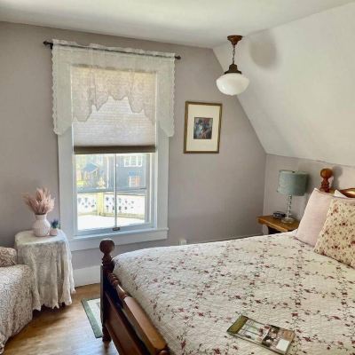 Classic Single Room, 1 Queen Bed, Shared Bathroom, Courtyard View (Thomas Edison Room) Black Swan Inn Promo Code
