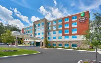 Holiday Inn Express & Suites GAINESVILLE I-75 by IHG