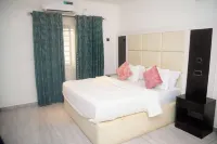 Luxurious Duplex in Oredo, Benin City - Perfect for Families and Groups Hôtels à : 