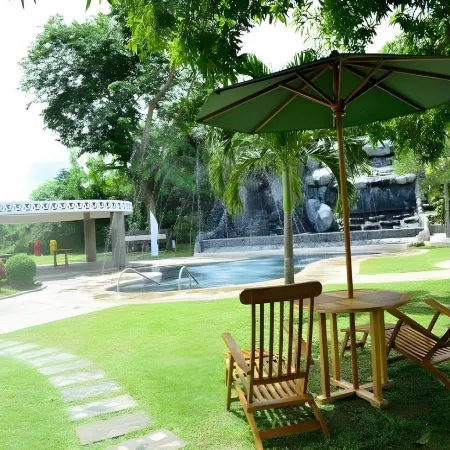Sol Y Viento Mountain Hot Springs Resort
