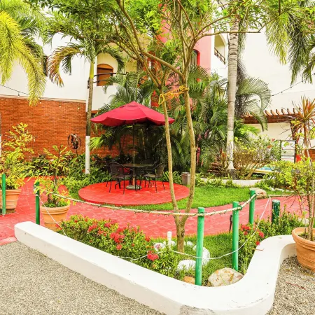 Hotel y Suites Los Encantos