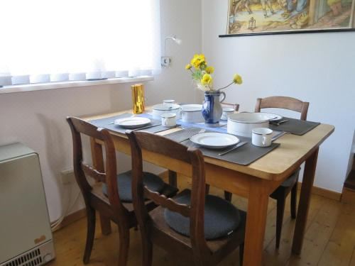 双卧室湖景公寓