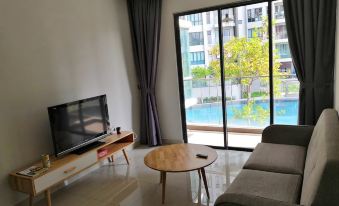 Univ 360 Cozy Apartment with Pool View