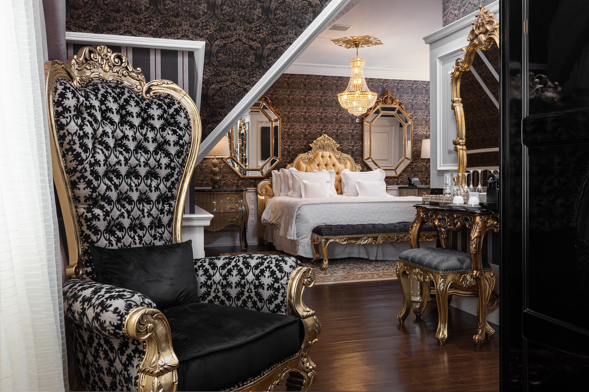 帝国大师套房，带按摩浴缸（套房）