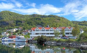 Sunde Fjord Hotel, Free and Easy Parking
