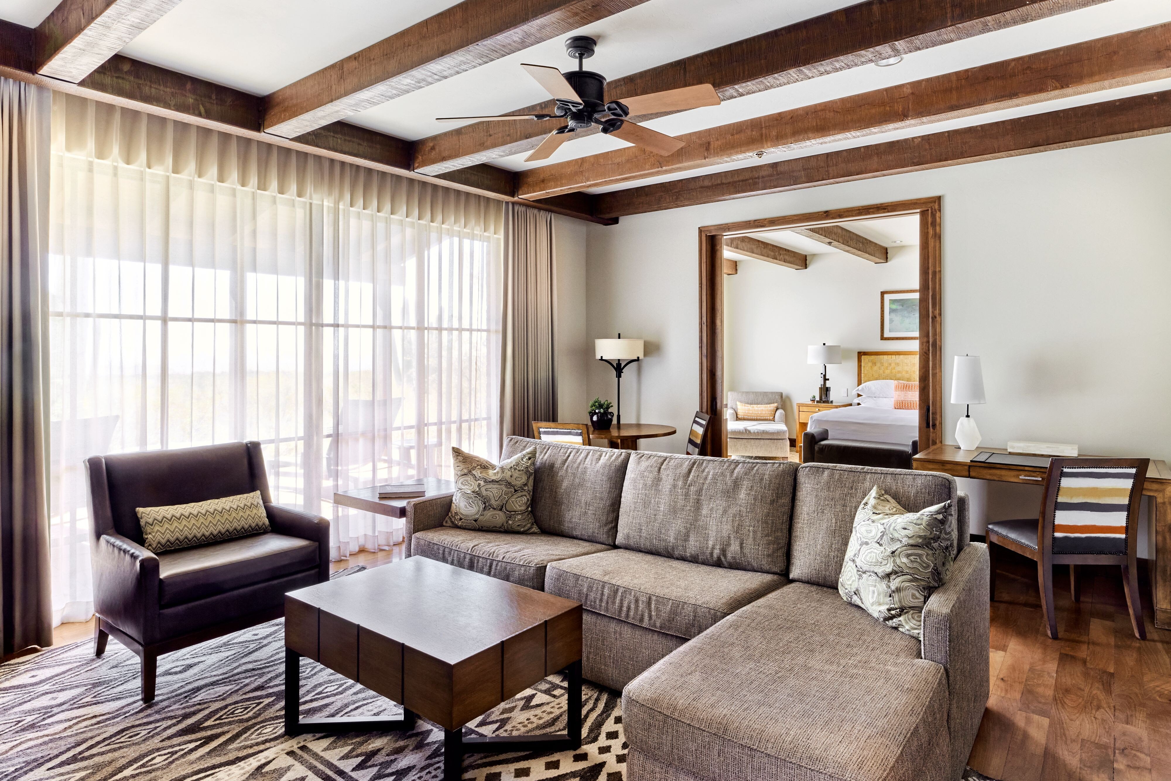 爐邊小別墅一臥室套房 - 設有特大床與私人梳化床