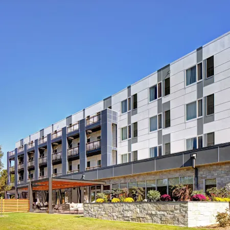 Courtyard Appleton Riverfront