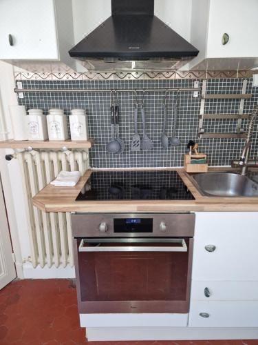 带阳台的两卧室公寓