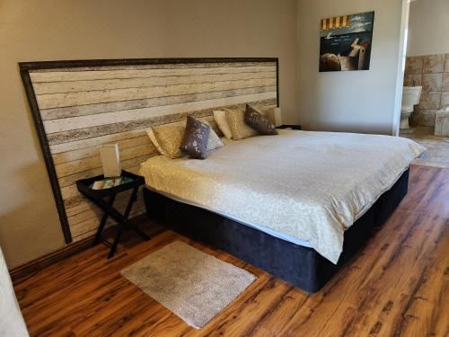 带山景的双人间