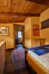 Pristine Custom Cottage, Grand Piano, Massage Studio on Site