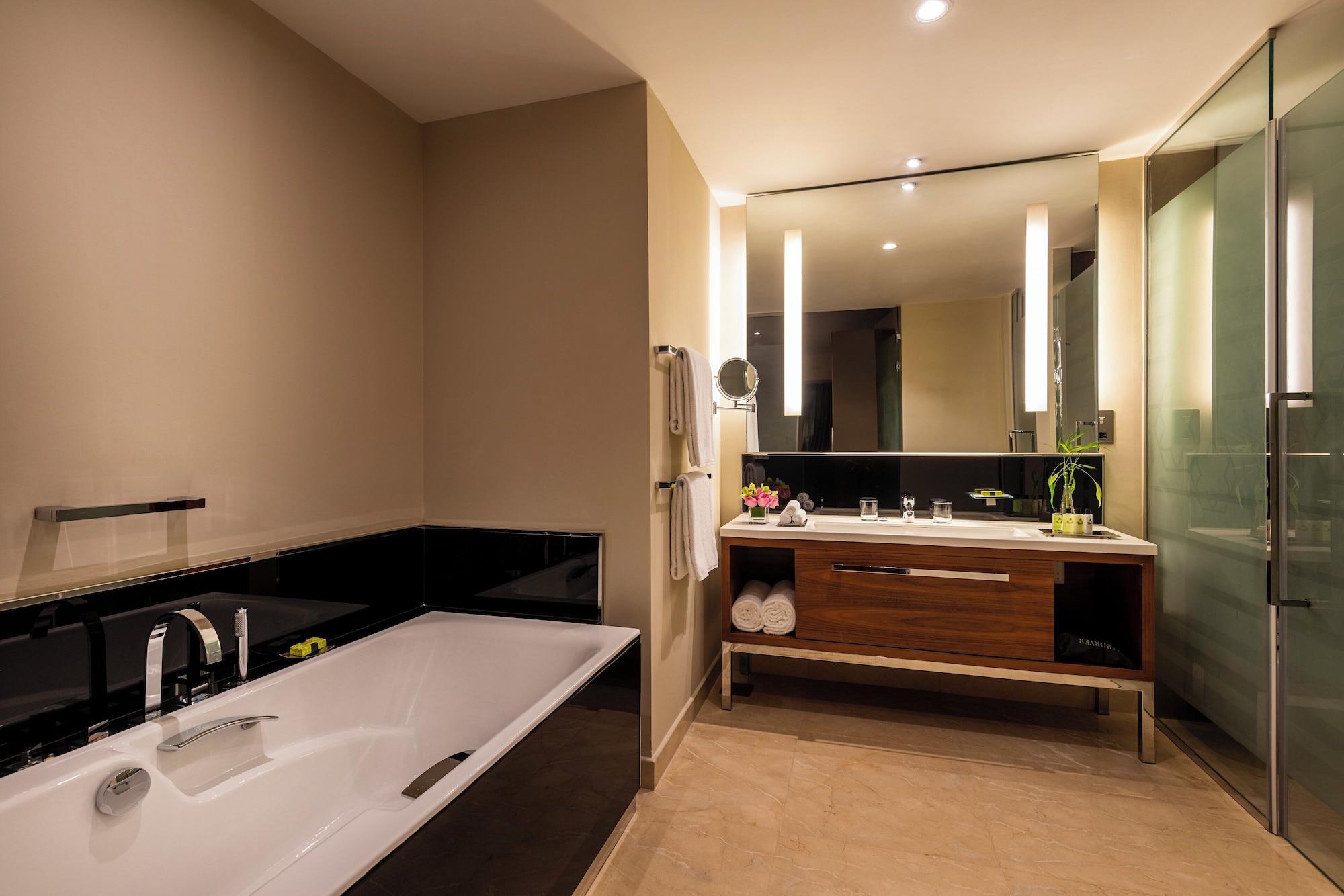 1大床 2单人床 2卧室套房 吸烟