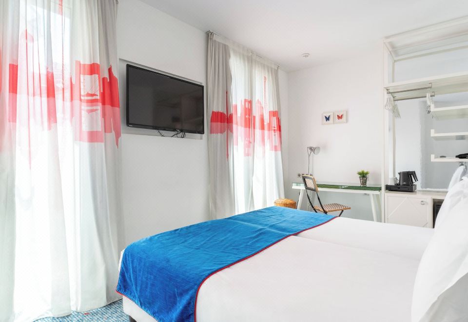 Family Superior, 2 Rooms-Complimentary Soft Minibar, Courtesy Tray, Digital Press, Fitness, Sauna