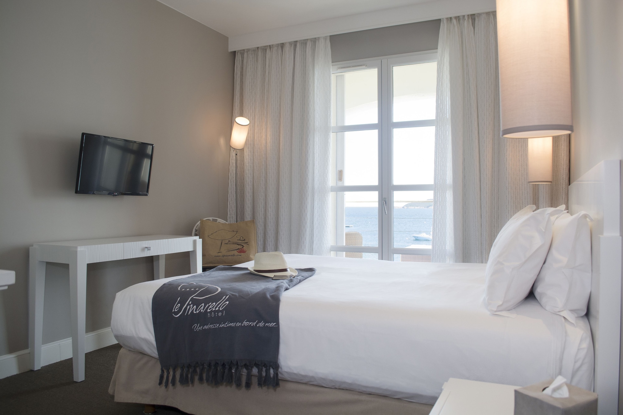 标准双人房， 海滨