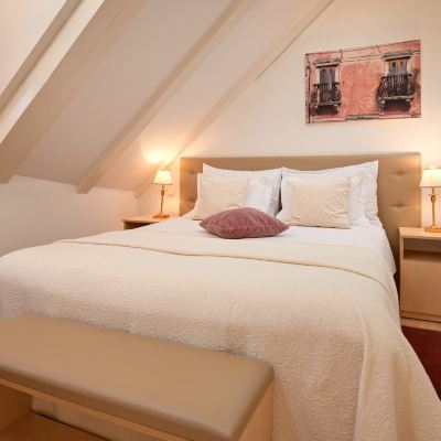 Deluxe Double or Twin Room, Ensuite, City View (Deluxe) Lanterna Rooms Promo Code