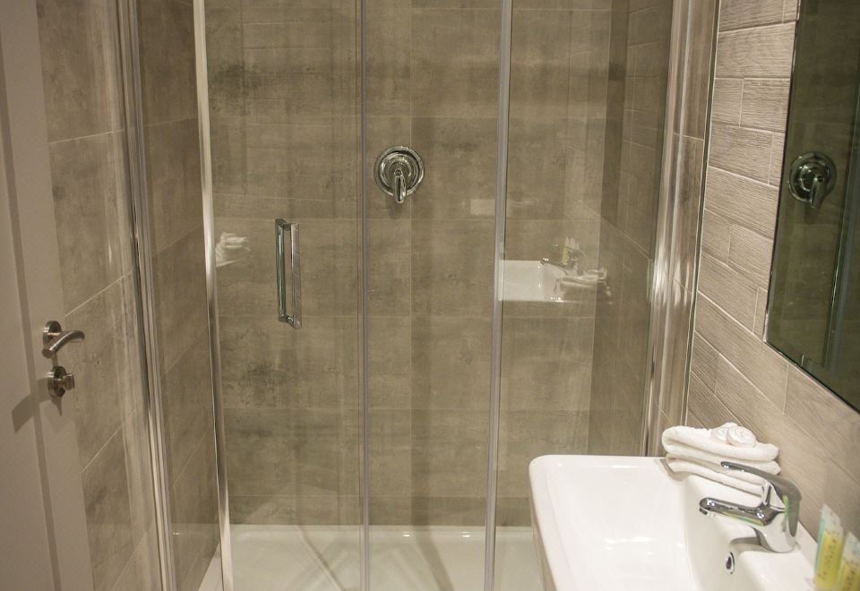 双人房（带独立浴室）