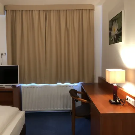 Hotel Mirabell Отели в г. Эрланген