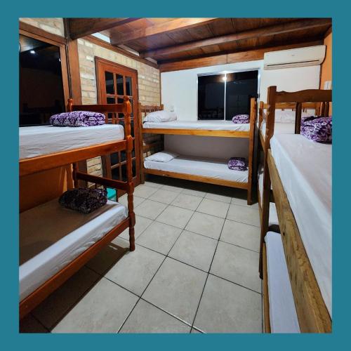 混合宿舍中的上下铺床位