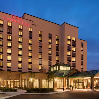 Hilton Garden Inn Toronto Airport West/Mississauga Hotels near Burnhamthorpe Community Centre