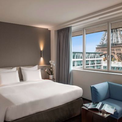 Superior King Room with Eiffel Tower View