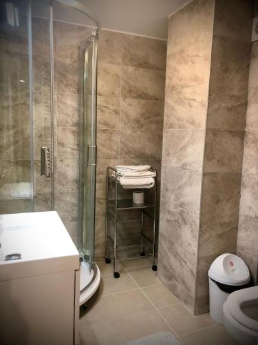 带阳台的小型套房