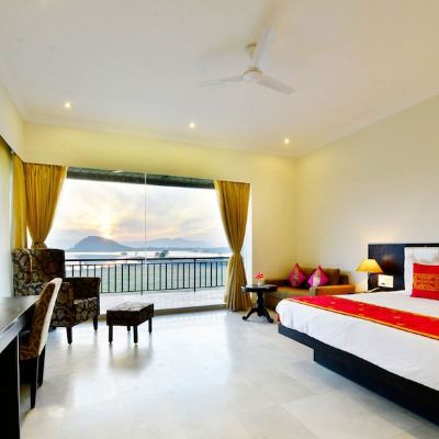 Luxury Room with Lake View