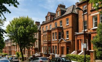 Homely 2 Bedroom Victorian Apartment in Hampstead