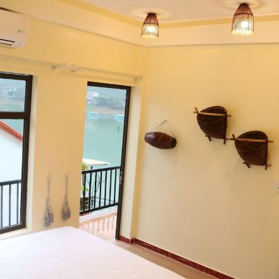 Deluxe Double Room with Balcony and Garden View