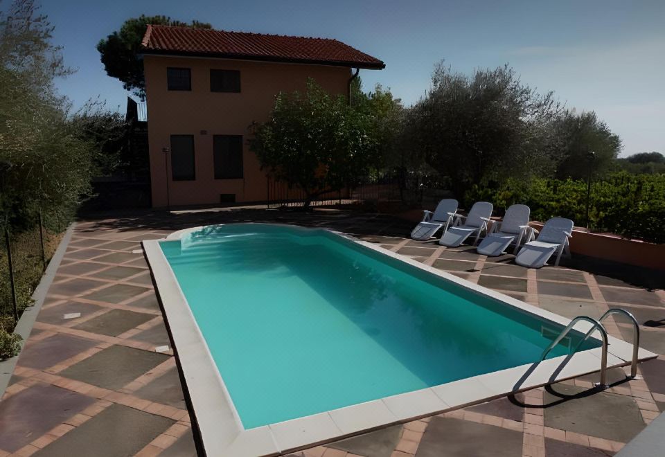 别墅， 3 间卧室， 无障碍， 吸烟房