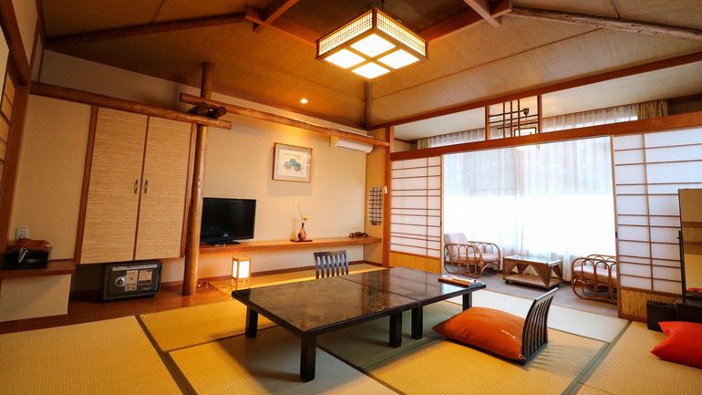 无烟日式10榻榻米带浴室和洁身器