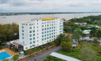 Van Phat Riverside Hotel