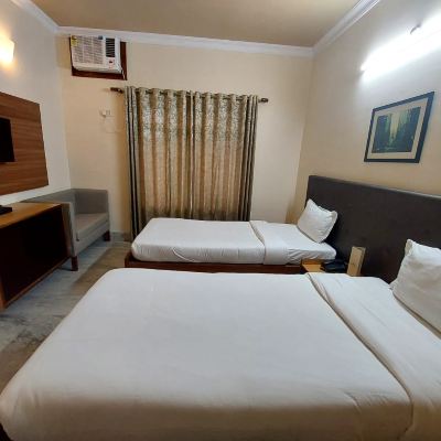 Deluxe Double Room With Air Conditioner