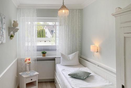 带阳台的两卧室公寓16/18/20