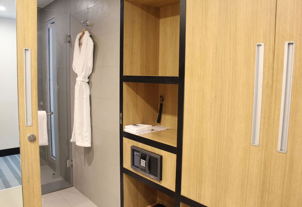 Aloft New Delhi AerocityAloft King Room Non smoking