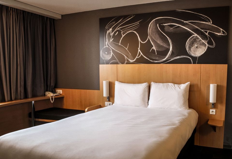Ibis Saint-Genis-Pouilly Genève - Housity