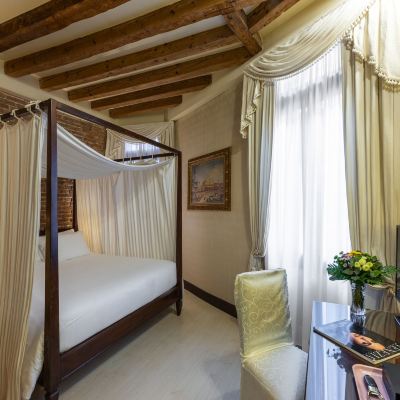 Deluxe Double Room with Four Poster Bed Ca' Del Nobile Promo Code