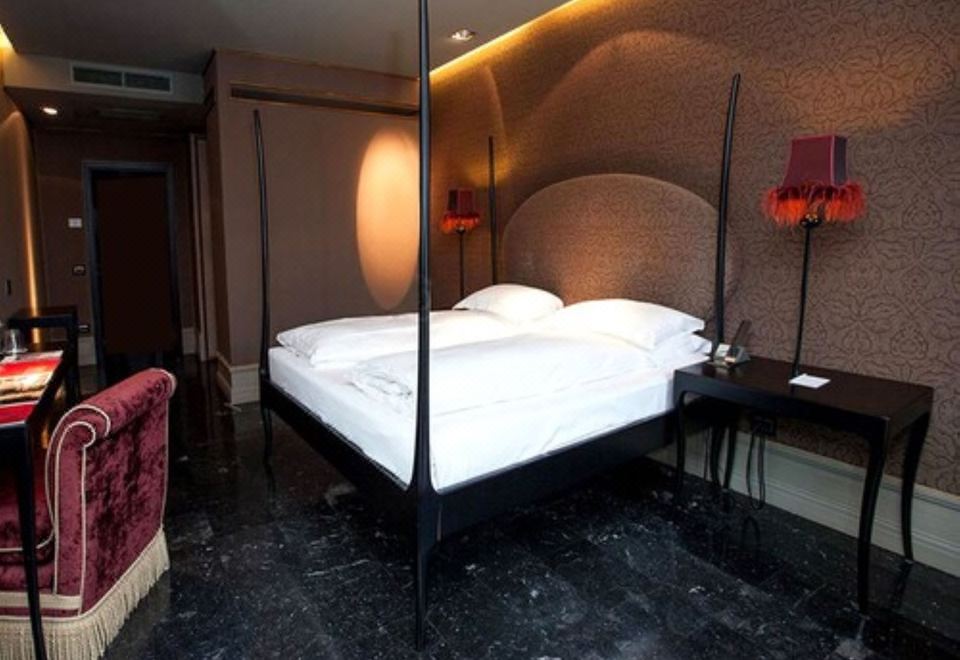 初级套房，1张大床，运河景观（大运河）