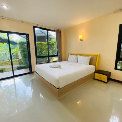 ห้องเตียงใหญ่ 1 เตียง วิวภูเขา รหัสโปรโมชั่น ภูผายอด รีสอร์ท