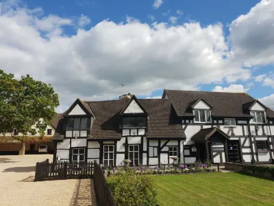The Thatch Inn Hotel di 