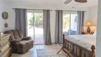 Stunning Marina-Front Townhome in South Bimini: Steps to pristine beaches Hotels in 