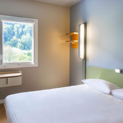 帶一張大床的雙人房 薩萊切宜必思經濟酒店優惠